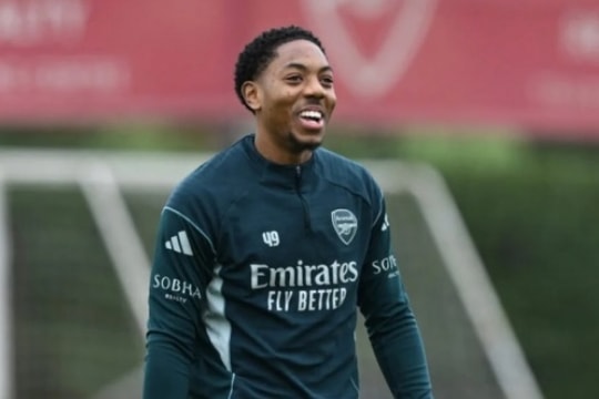 Manchester United nhắm báu vật Myles Lewis-Skelly: Lời giải cho bài toán hậu vệ trái