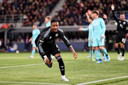 Aston Villa chạm tay vào bán kết Europa League sau chiến thắng 3-1 trước Bologna