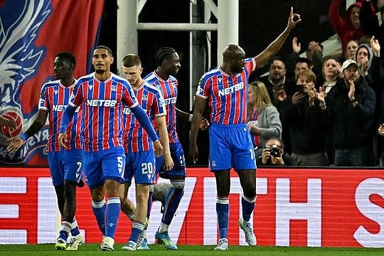 Crystal Palace đè bẹp Fiorentina 3-0: "Đại bàng" chạm tay vào bán kết Conference League