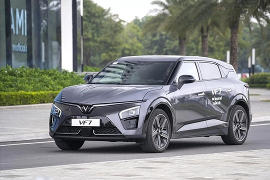 Giá xe VinFast VF 7 tháng 4/2026: Ưu đãi tới 58 triệu đồng và chính sách pin mới