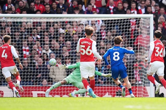 Arsenal thua sốc Bournemouth 1-2 ngay tại Emirates: Bước ngoặt cuộc đua vô địch