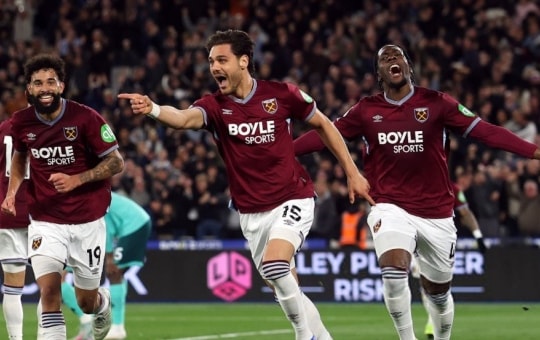 West Ham hủy diệt Wolves 4-0: Mavropanos rực sáng, Tottenham rơi vào nhóm nguy hiểm