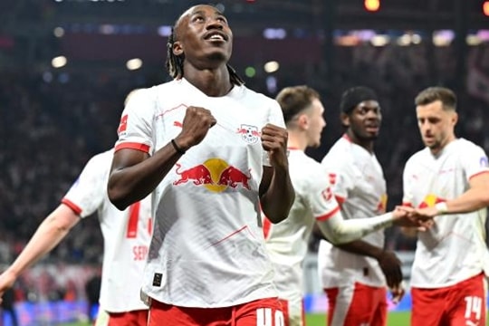 Jadon Sancho trở thành chìa khóa giúp Man United sở hữu "bom tấn" Yan Diomande