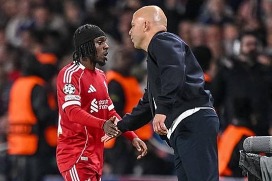 Arne Slot đối mặt thử thách sinh tử tại Liverpool: Tìm lối thoát trước mục tiêu Top 5