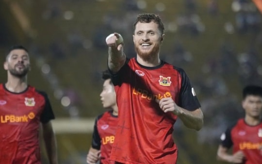 Văn Thuận ghi bàn phút 90+5 giúp Ninh Bình hạ Becamex TPHCM 2-1