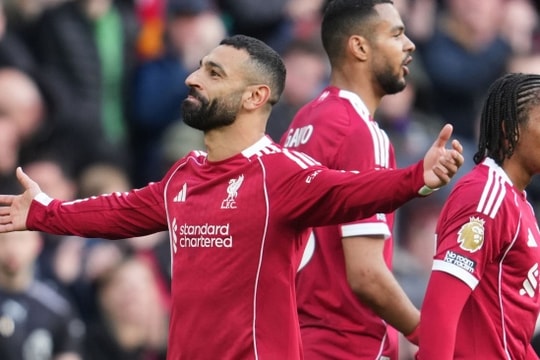 Liverpool đánh bại Fulham 2-0: Rio Ngumoha lập kỷ lục và màn trình diễn của Salah