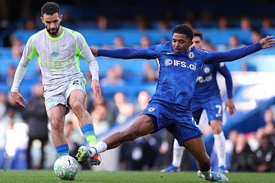 Chelsea thảm bại 0-3 trước Man City: Khi hàng thủ tỷ bảng chỉ là 'cát lún'