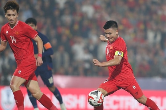 HLV Kim Sang-sik và bài toán tử huyệt nơi tuyến giữa đội tuyển Việt Nam