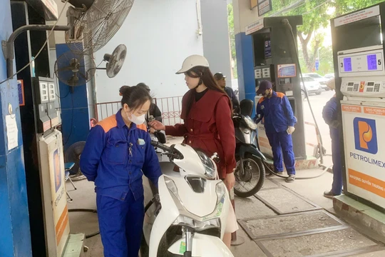 Giá xăng dầu hôm nay 15/4/2026: Bảng giá xăng dầu Petrolimex, PVOIL, Mipec