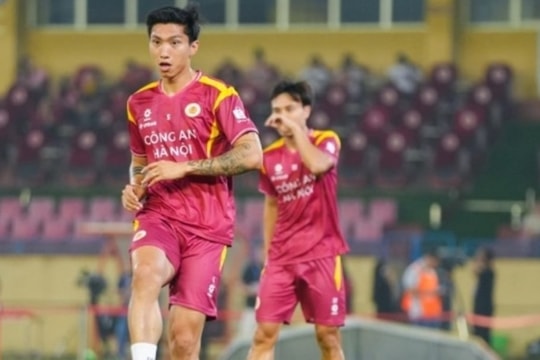Tin dùng Đoàn Văn Hậu, HLV Polking giúp CAHN thống trị ngôi đầu V.League