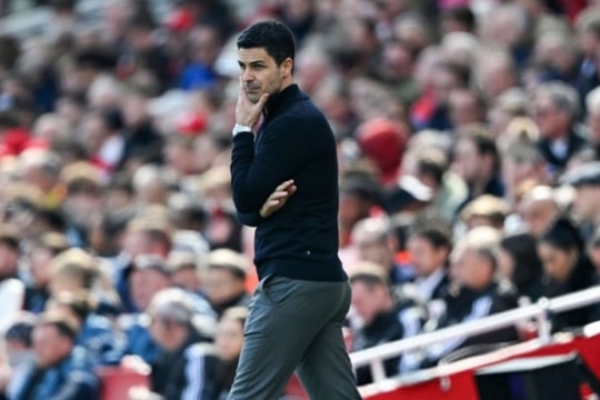 Arsenal trước ngưỡng cửa thiên đường: Sự kiệt quệ và nỗi ám ảnh hụt hơi