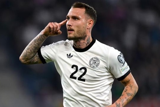 Arsenal và Chelsea tranh mua Lewis Hall, Liverpool đối đầu MU vì David Raum