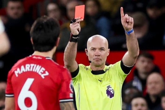 Man Utd thua sốc Leeds United: Roy Keane phản bác Michael Carrick về thẻ đỏ của Martinez