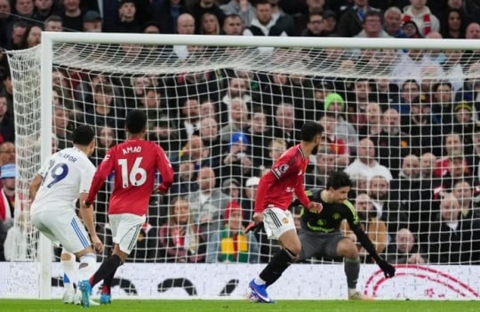 Manchester United thua sốc 1-2 trước Leeds United: Sai lầm hàng thủ và thẻ đỏ nghiệt ngã