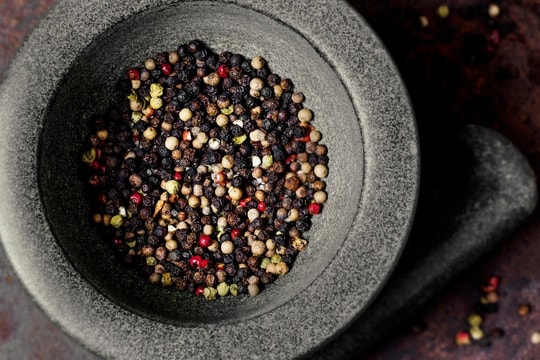 Giá tiêu hôm nay 16/4/2026: Giữ đỉnh 141.000 đồng/kg