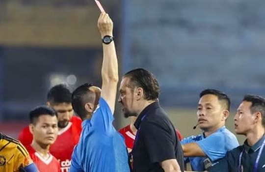 HLV Velizar Popov nhận án kỷ luật nặng: Khi cái giá của cá tính là sự vắng mặt đắt đỏ