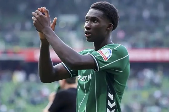 MU nhắm chiêu mộ Karim Coulibaly: Giải pháp thay thế Lisandro Martinez