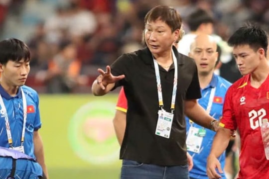 HLV Kim Sang-sik và bài toán lịch thi đấu 2026: Ưu tiên ĐTQG hay ASIAD?