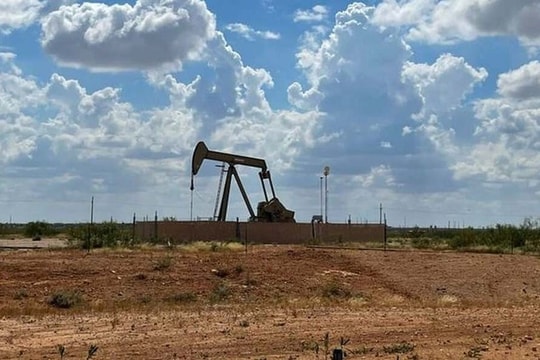 Giá dầu giảm mạnh, vàng bật tăng sau tin eo biển Hormuz mở lại