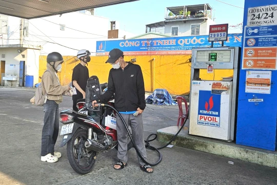 Giá xăng dầu hôm nay 18/4/2026: Bảng giá xăng dầu Petrolimex, PVOIL, Mipec