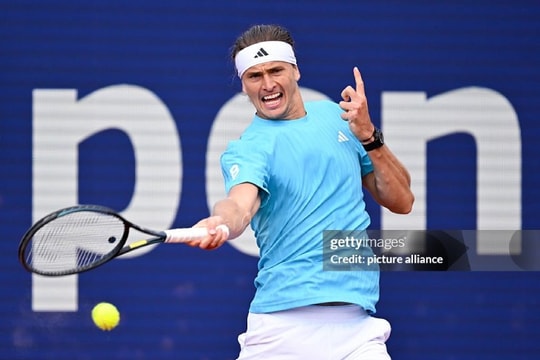 Alexander Zverev ngược dòng thắng Cerundolo 2-1 để vào bán kết Munich Open