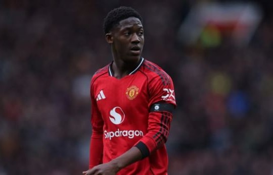 Michael Carrick và bài toán tuyến giữa Man Utd: 6 phương án khỏa lấp vị trí của Kobbie Mainoo