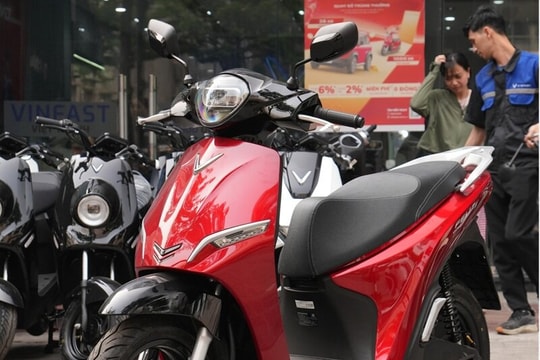 VinFast Feliz II giảm giá sâu: Chỉ từ 21,7 triệu đồng cùng ưu đãi đổi pin miễn phí