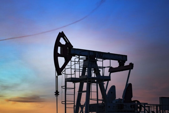 Giá dầu hôm nay 18/4/2026: Brent lao dốc về 91,87 USD/thùng