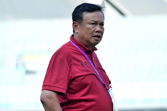 U17 Thái Lan bị loại sốc, HLV Sirisak Yodyardthai từ chức sau trận thua ngược U17 Lào