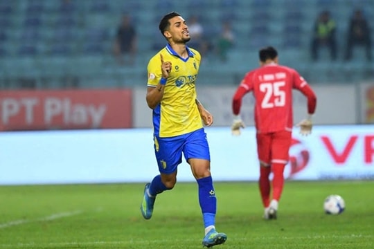 Hà Nội FC thắng kịch tính 4-2 tại V-League và triển vọng mũi đinh ba nhập tịch của ĐT Việt Nam