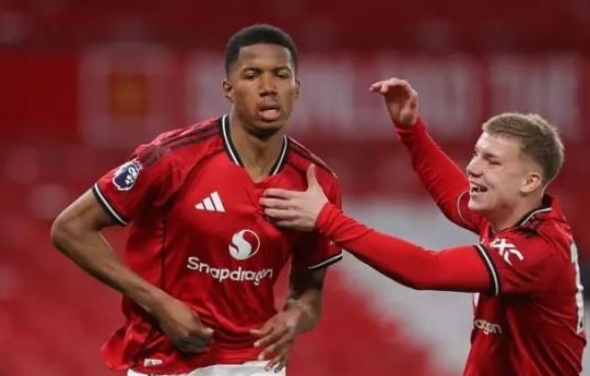 Chido Obi khẳng định vị thế số 9 tương lai của Man Utd tại FA Youth Cup