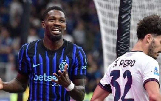 Inter đánh bại Cagliari 3-0: Chạm một tay vào ngôi vương Serie A