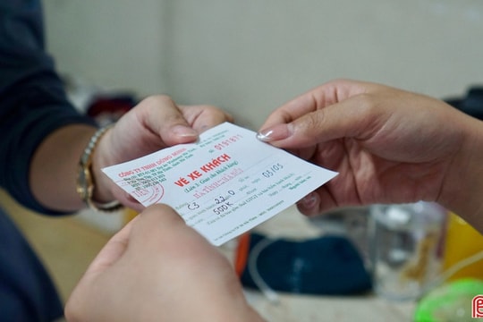 "Cháy vé" xe khách chiều đi lẫn về Hà Tĩnh dịp nghỉ lễ 30/4 - 1/5