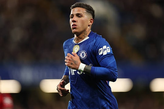 Enzo Fernandez tỏa sáng ngày trở lại, Chelsea vẫn gục ngã trước Man Utd tại Stamford Bridge