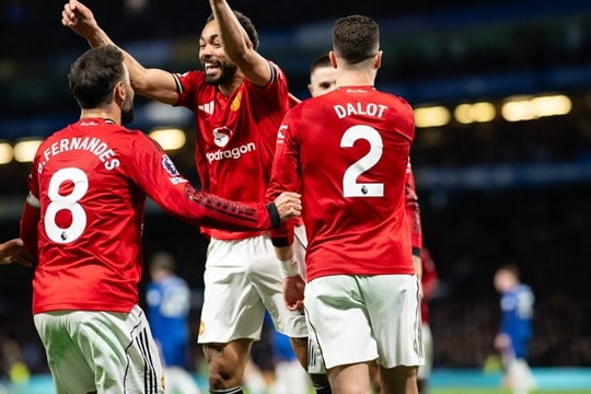 Man Utd hạ Chelsea 1-0: Bryan Mbeumo lạc lõng trong ngày Quỷ đỏ chạm tay vào vé Champions League