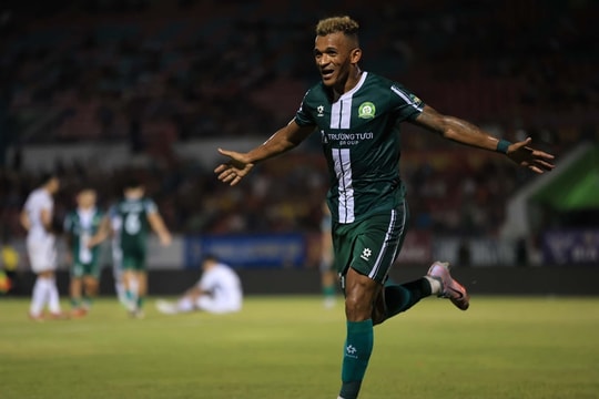 Alex Sandro lập cú đúp, Đồng Nai đè bẹp Quảng Ninh 3-0 để xây chắc ngôi đầu bảng