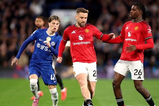 Luke Shaw rực sáng giúp Man Utd đánh bại Chelsea 1-0 ngay tại sân Stamford Bridge