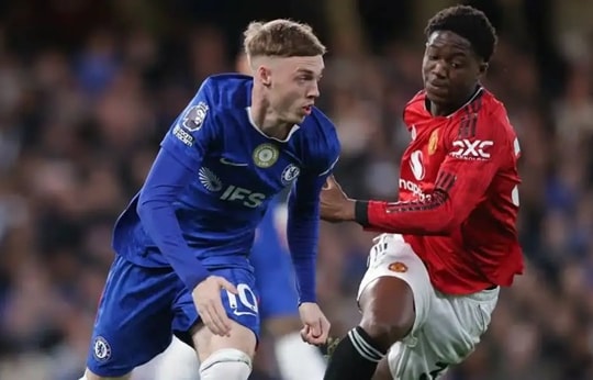 Manchester United hạ Chelsea 1-0: Michael Carrick ca ngợi phiên bản xuất sắc nhất của Kobbie Mainoo