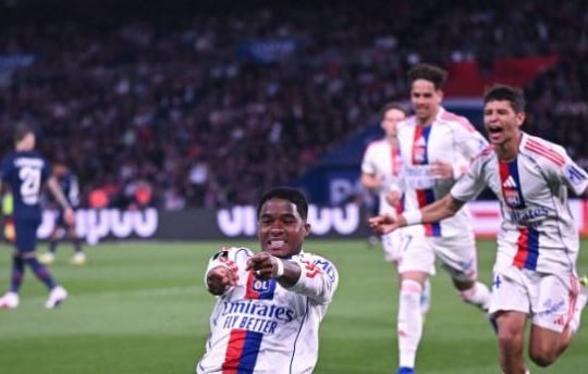 Endrick tỏa sáng giúp Lyon quật ngã PSG ngay tại Parc des Princes