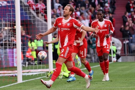 Bayern Munich ngược dòng hạ Stuttgart 4-2, chính thức giành đĩa bạc Bundesliga thứ 35