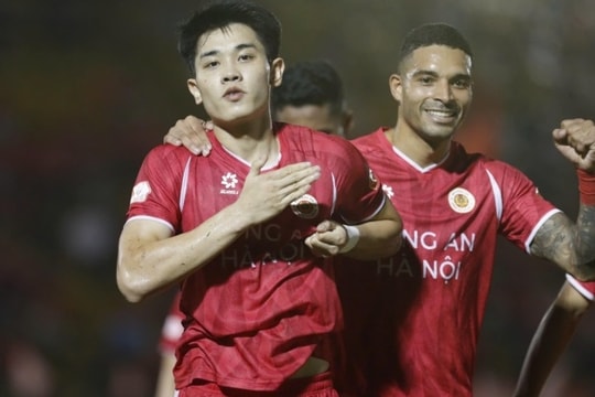 Đình Bắc bùng nổ trong màu áo CAHN, HLV Roland lập kỷ lục 14 trận bất bại cùng U17 Việt Nam