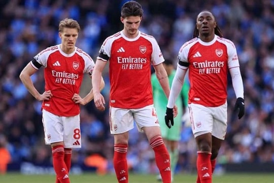 Arsenal vẫn nắm quyền tự quyết trong cuộc đua vô địch dù thất bại trước Man City