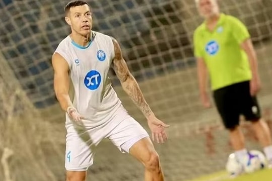 Nguyễn Tiến Linh tịt ngòi 14 trận: Nghịch lý khi ngang bằng trung vệ Lucas Alves