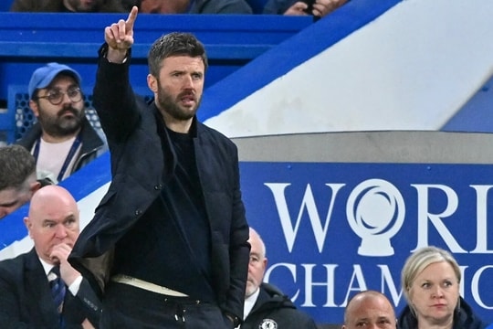 Man Utd tiến gần vé Champions League sau cú sảy chân của Chelsea