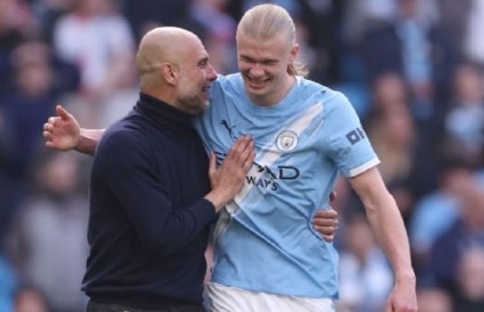 Pep Guardiola đáp trả Wayne Rooney: Ăn mừng chiến thắng trước Arsenal không hề ngu ngốc