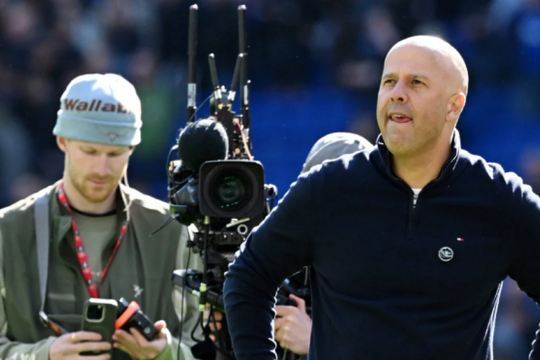 Arne Slot và 3 bài toán chuyển nhượng sống còn để cứu vãn sự nghiệp tại Liverpool