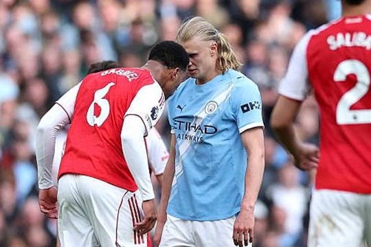 Arsenal thoát thẻ đỏ trước Man City: May mắn và bài học về sự tỉnh táo cho thầy trò Mikel Arteta