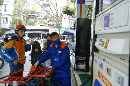 Giá xăng dầu hôm nay 23/4: Giá dầu diesel còn 26.690 đồng/lít