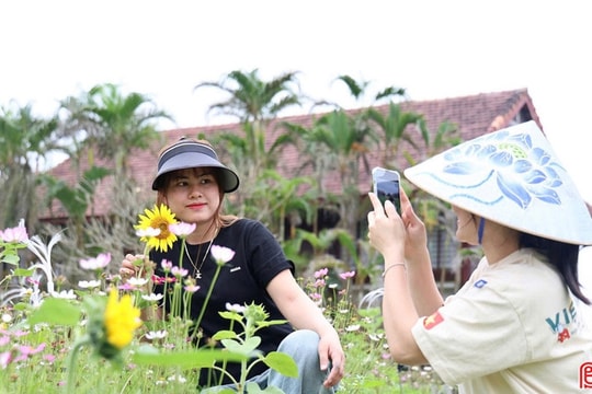 Người trẻ Hà Tĩnh làm video quảng bá du lịch quê hương