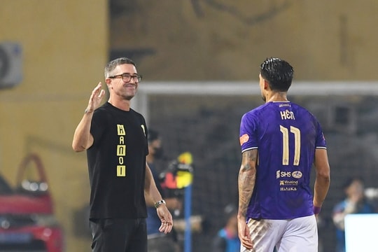 HLV Harry Kewell và hành trình nâng tầm CLB Hà Nội sau 6 tháng làm việc
